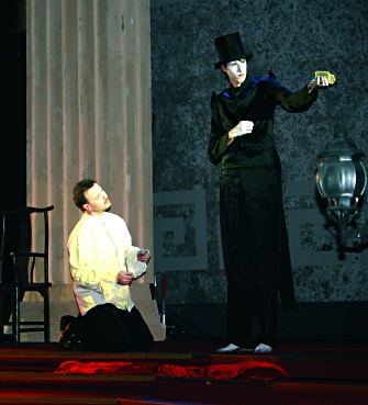 Andrei Teasca  aduce iluzionismul in teatru