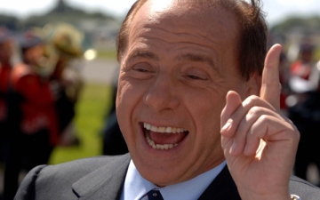Berlusconi a inceput sa compuna, din nou, cantece de dragoste