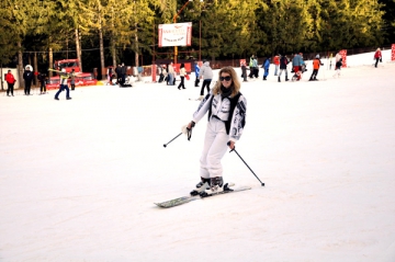Raluca Guslicov, aventuri la schiat in Poiana Brasov