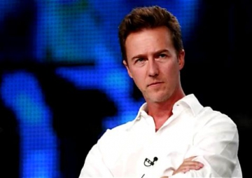 Edward Norton s-a logodit