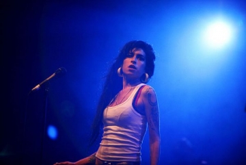 Amy Winehouse renunta la alcool sau moare