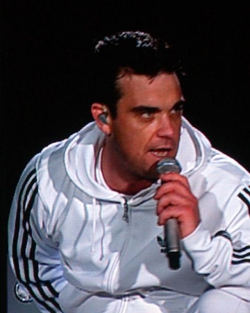 Robbie Williams lanseaza o linie vestimentara masculina