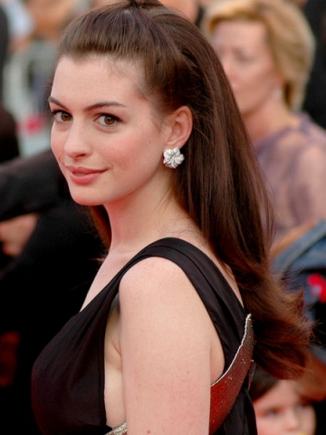Anne Hathaway prefera viata linistita