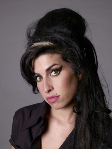 Amy Winehouse, aparitie-surpriza la un concert