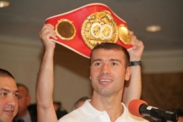 Lucian Bute se va bate cu Glen Johnson pe 5 noiembrie