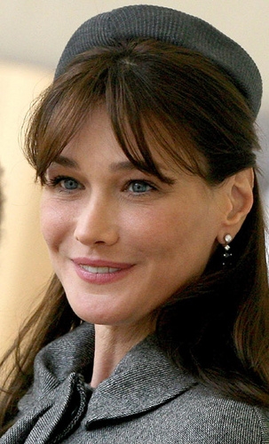 Carla Bruni a nascut o fetita