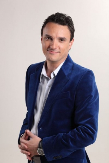 "Mondenul" Angel Popescu face parte dintr-un "cuplu ciudat"