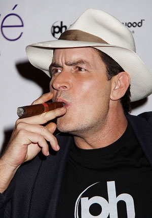 Charlie Sheen, intr-un nou sitcom din vara lui 2012