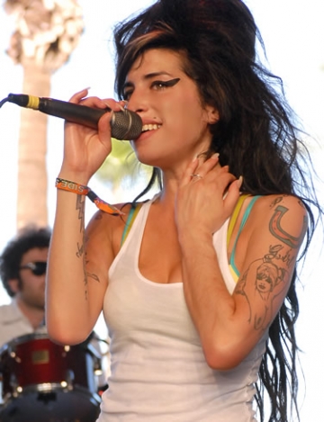 Un nou album Amy Winehouse va fi lansat in decembrie 