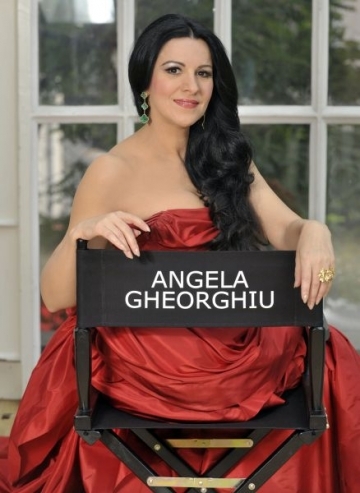 Angela Gheorghiu va asteapta la o sesiune de autografe la Opera