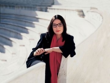 Nana Mouskouri: "Mereu am cantat din inima pentru inimi"