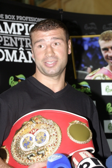 Lucian Bute este sustinut moral de colegi si vedete