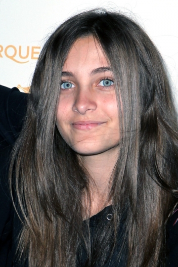 Paris Jackson a inteles de ce tatal sau ii acoperea fata cu o masca