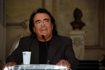 Fata lui Al Bano nu vrea sa renunte la straiul monahal